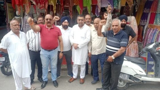 राजीव गांधी कॉम्प्लेक्स और फ्रूट मार्केट में अवैध ठेलियों पर रोक लगाने के लिए व्यापारियों की पहल